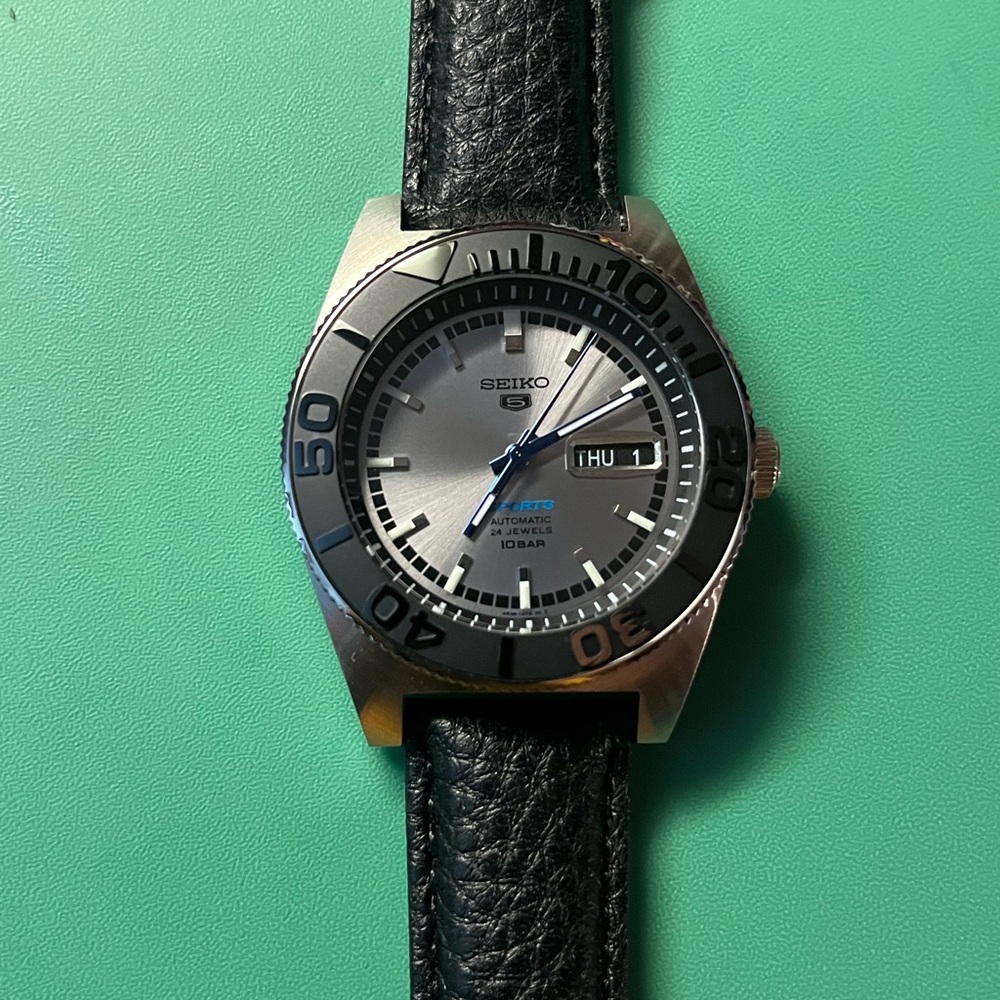 Seiko Mod: brushed steel w/gun metal bezel insert
